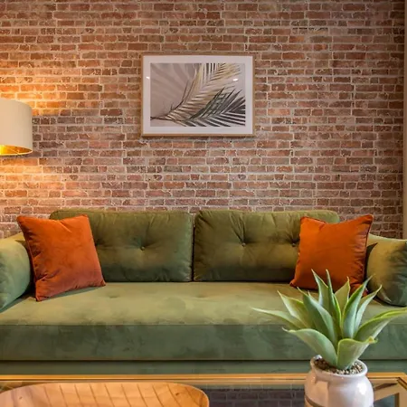 The Quadrant - The Palm