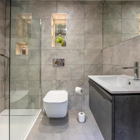 The Quadrant - The Palm Apartment