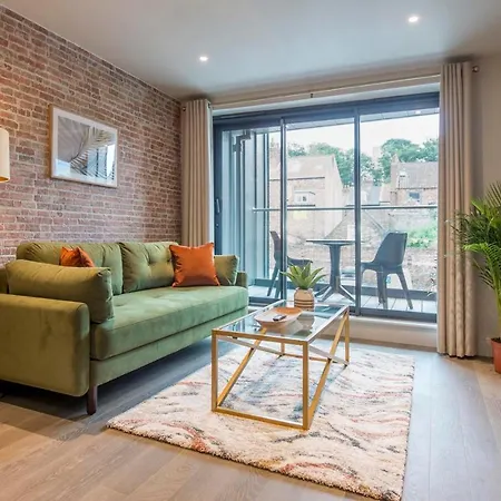 The Quadrant - The Palm Apartment *