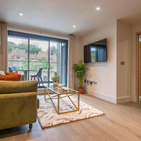 The Quadrant - The Palm Apartment *