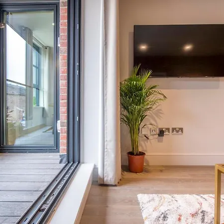 The Quadrant - The Palm Apartment *