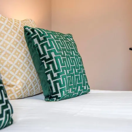 The Quadrant - The Palm *